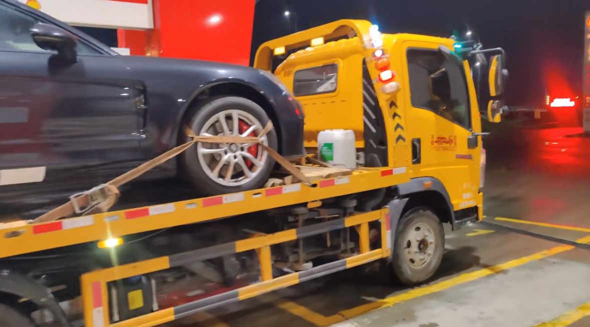 嘉峪关行车途中遇到突发状况该如何呼叫道路救援？
